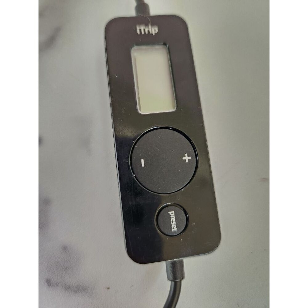 Griffin black connector for car to music device ipod adapter